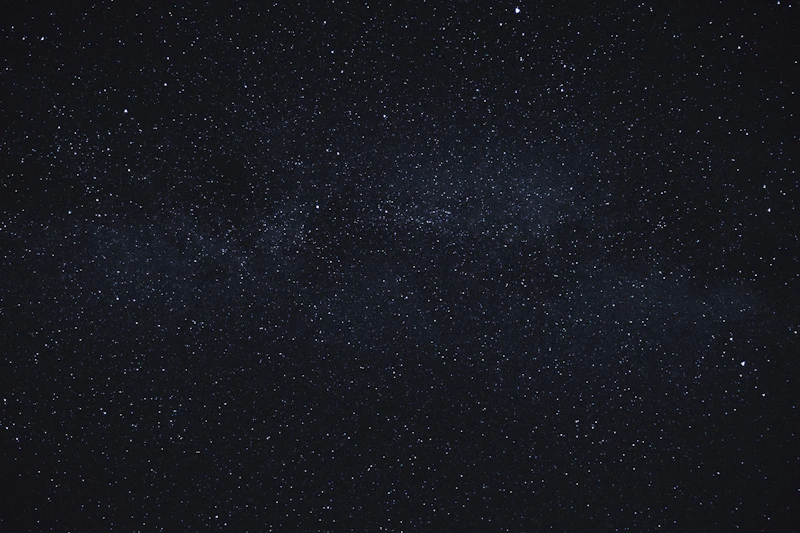 Céu estrelado noturno, referência ao setor de saúde e monitoramento contínuo